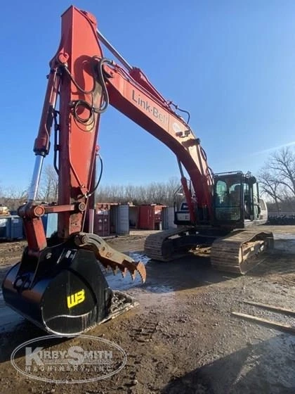  Used Link-Belt Excavator in yard